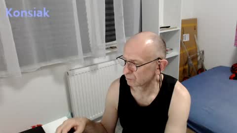 Komsiak online show from April 2026 07:22:02 PM