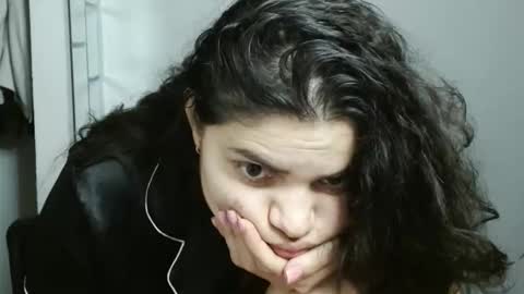 Karoll online show from November 2025 02:21:01 AM