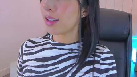 K O S M I C online show from October 2025 12:39:02 PM