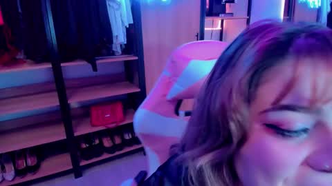 Khloe online show from October 2025 01:33:02 AM