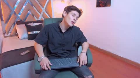 Snapshot of kraven_lust chatting on October 2025 02:50:02 AM Kraven online show from October 2025 02:50:02 AM