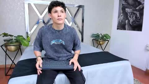 Snapshot of kraven_lust chatting on October 2025 03:07:01 AM Kraven online show from October 2025 03:07:01 AM