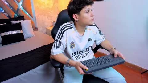 Snapshot of kraven_lust chatting on October 2025 03:06:02 AM Kraven online show from October 2025 03:06:02 AM