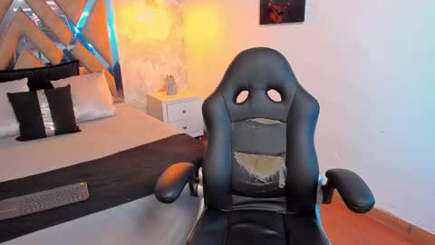 Snapshot of kraven_lust chatting on October 2025 03:58:02 AM Kraven online show from October 2025 03:58:02 AM