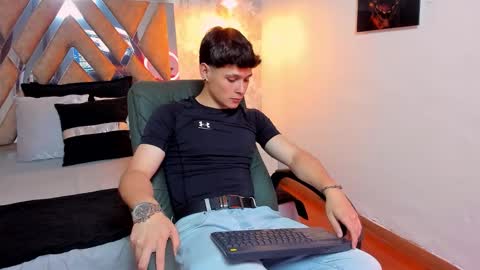 Snapshot of kraven_lust chatting on October 2025 03:08:01 AM Kraven online show from October 2025 03:08:01 AM