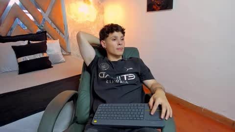 Snapshot of kraven_lust chatting on October 2025 03:18:01 AM Kraven online show from October 2025 03:18:01 AM