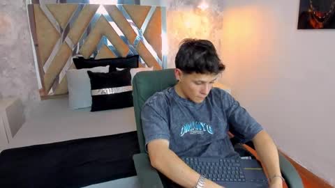 Snapshot of kraven_lust chatting on November 2025 03:42:02 AM Kraven online show from November 2025 03:42:02 AM