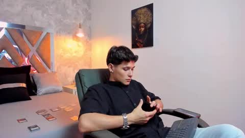 Snapshot of kraven_lust chatting on November 2025 03:50:01 AM Kraven online show from November 2025 03:50:01 AM