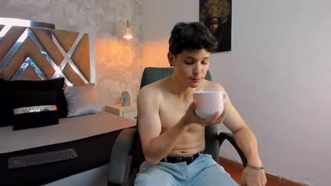 Snapshot of kraven_lust chatting on November 2025 04:12:02 AM Kraven online show from November 2025 04:12:02 AM