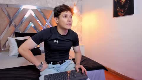 Snapshot of kraven_lust chatting on November 2025 03:06:01 AM Kraven online show from November 2025 03:06:01 AM