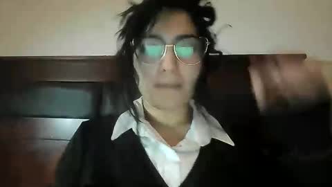 kreepyh0e_ online show from June 2026 10:21:01 PM