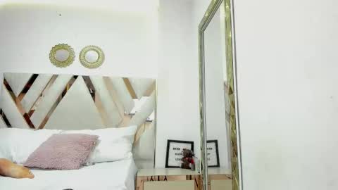 Krisvany online show from December 2025 01:33:01 AM