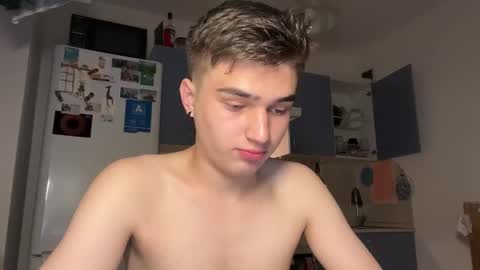 Snapshot of kris_robinson chatting on September 2025 12:44:01 AM Kris online show from September 2025 12:44:01 AM