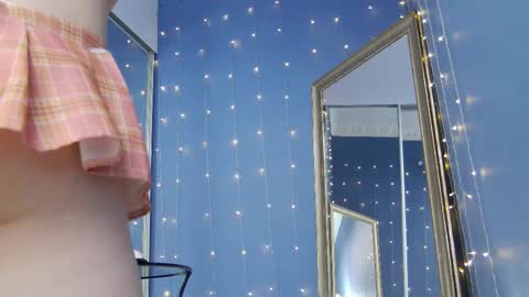 kriskras__ online show from October 2025 05:18:01 AM