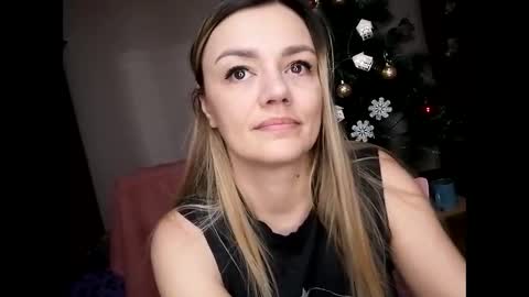 Snapshot of krisssexi chatting on December 2024 07:06:02 AM KrissSexi online show from December 2024 07:06:02 AM