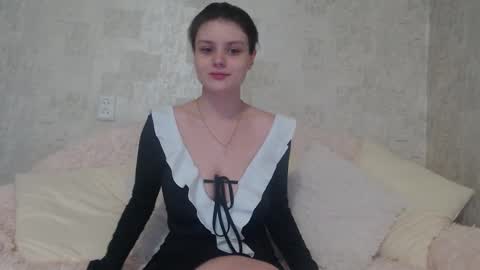 krissvoss online show from November 2025 12:17:01 PM