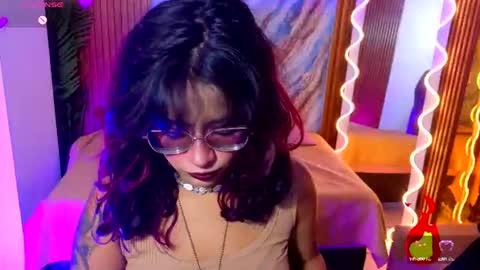 Snapshot of kristen_tay chatting on July 2026 02:40:02 AM kristen_tay online show from July 2026 02:40:02 AM