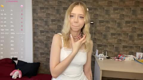 Snapshot of kristiancommes chatting on May 2026 04:34:02 PM Alisa online show from May 2026 04:34:02 PM