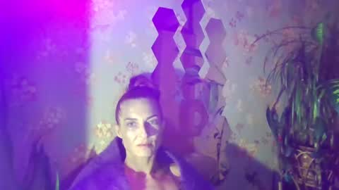 Snapshot of kristinagold44 chatting on February 2025 05:40:02 PM Kristina online show from February 2025 05:40:02 PM