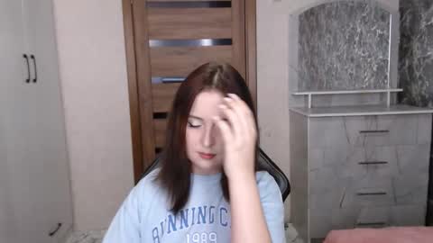 Snapshot of kristy_fran chatting on November 2025 10:09:02 PM Kristy online show from November 2025 10:09:02 PM