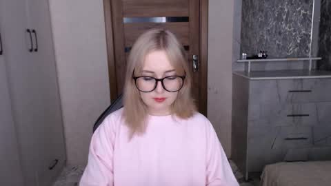 Snapshot of kristy_fran chatting on January 2026 12:04:02 AM Kristy online show from January 2026 12:04:02 AM