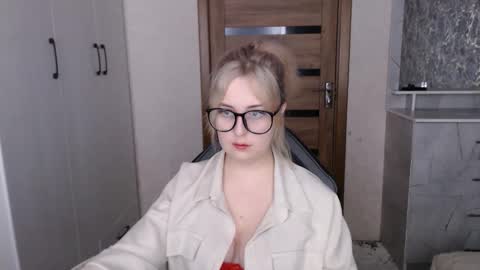 Snapshot of kristy_fran chatting on January 2026 10:13:01 PM Kristy online show from January 2026 10:13:01 PM