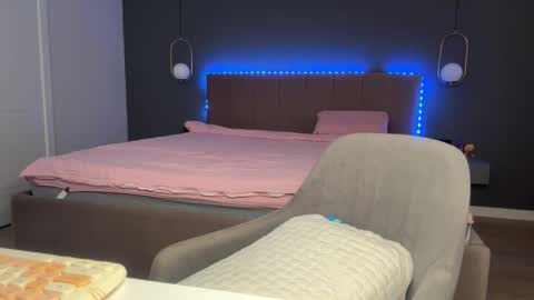 Kristi online show from September 2025 04:17:01 AM