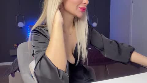 Kristi online show from October 2025 04:21:02 AM