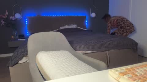 Kristi online show from October 2025 04:13:02 AM