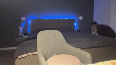 Kristi online show from December 2025 05:02:02 AM