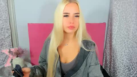 Snapshot of kristyflowers chatting on October 2025 07:19:02 AM KristyFlowers online show from October 2025 07:19:02 AM