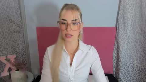 Snapshot of kristyflowers chatting on November 2025 10:08:02 PM KristyFlowers online show from November 2025 10:08:02 PM