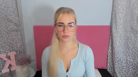 Snapshot of kristyflowers chatting on November 2025 10:14:02 AM KristyFlowers online show from November 2025 10:14:02 AM