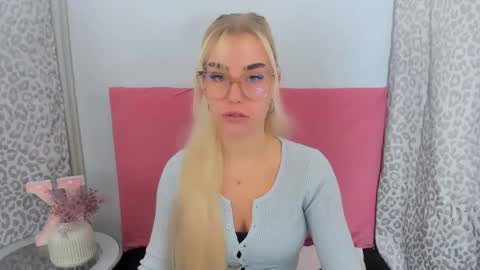 Snapshot of kristyflowers chatting on November 2025 06:13:01 AM KristyFlowers online show from November 2025 06:13:01 AM