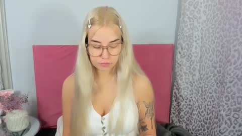 Snapshot of kristyflowers chatting on January 2026 08:17:02 AM KristyFlowers online show from January 2026 08:17:02 AM