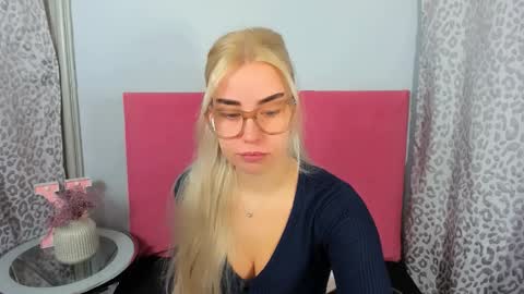 Snapshot of kristyflowers chatting on January 2026 06:37:02 AM KristyFlowers online show from January 2026 06:37:02 AM