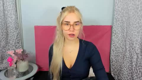 Snapshot of kristyflowers chatting on January 2026 06:07:02 AM KristyFlowers online show from January 2026 06:07:02 AM