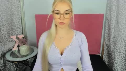 Snapshot of kristyflowers chatting on January 2026 03:17:01 PM KristyFlowers online show from January 2026 03:17:01 PM