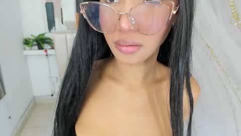 Cristina online show from November 2025 05:24:01 PM