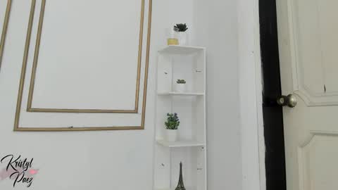 Cristina online show from November 2025 06:29:02 PM