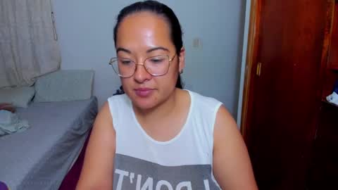 Snapshot of kroline_20 chatting on January 2025 01:17:01 AM Kroline  online show from January 2025 01:17:01 AM