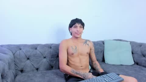 Kroy Wave  Muscle Tattoos Latino online show from May 2026 10:27:01 PM