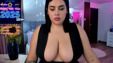 Snapshot of krysstal__ chatting on January 2025 08:00:01 AM online show from January 2025 08:00:01 AM