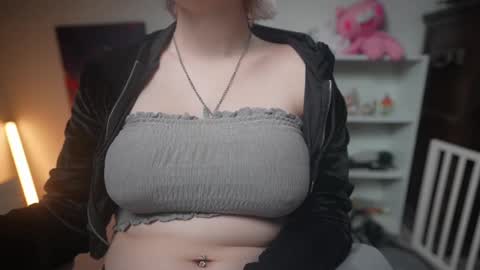 Snapshot of krystalsyxx chatting on February 2025 05:25:02 PM Krystal Syx online show from February 2025 05:25:02 PM