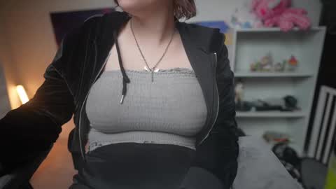 Snapshot of krystalsyxx chatting on March 2025 02:17:01 AM Krystal Syx online show from March 2025 02:17:01 AM