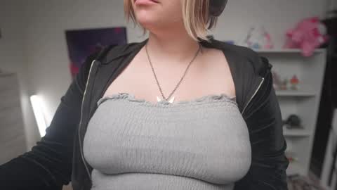 Snapshot of krystalsyxx chatting on October 2025 10:51:02 PM Krystal Syx online show from October 2025 10:51:02 PM