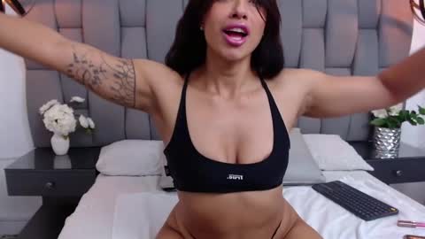 kristenfit online show from February 2025 04:10:02 PM