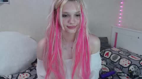 Snapshot of kttyemiow__ chatting on February 2025 02:09:02 AM Emilia online show from February 2025 02:09:02 AM