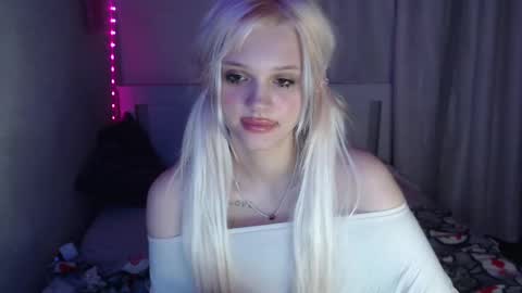 Snapshot of kttyemiow__ chatting on February 2025 10:20:02 PM Emilia online show from February 2025 10:20:02 PM