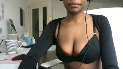 kulthum775 online show from March 2026 12:12:02 PM